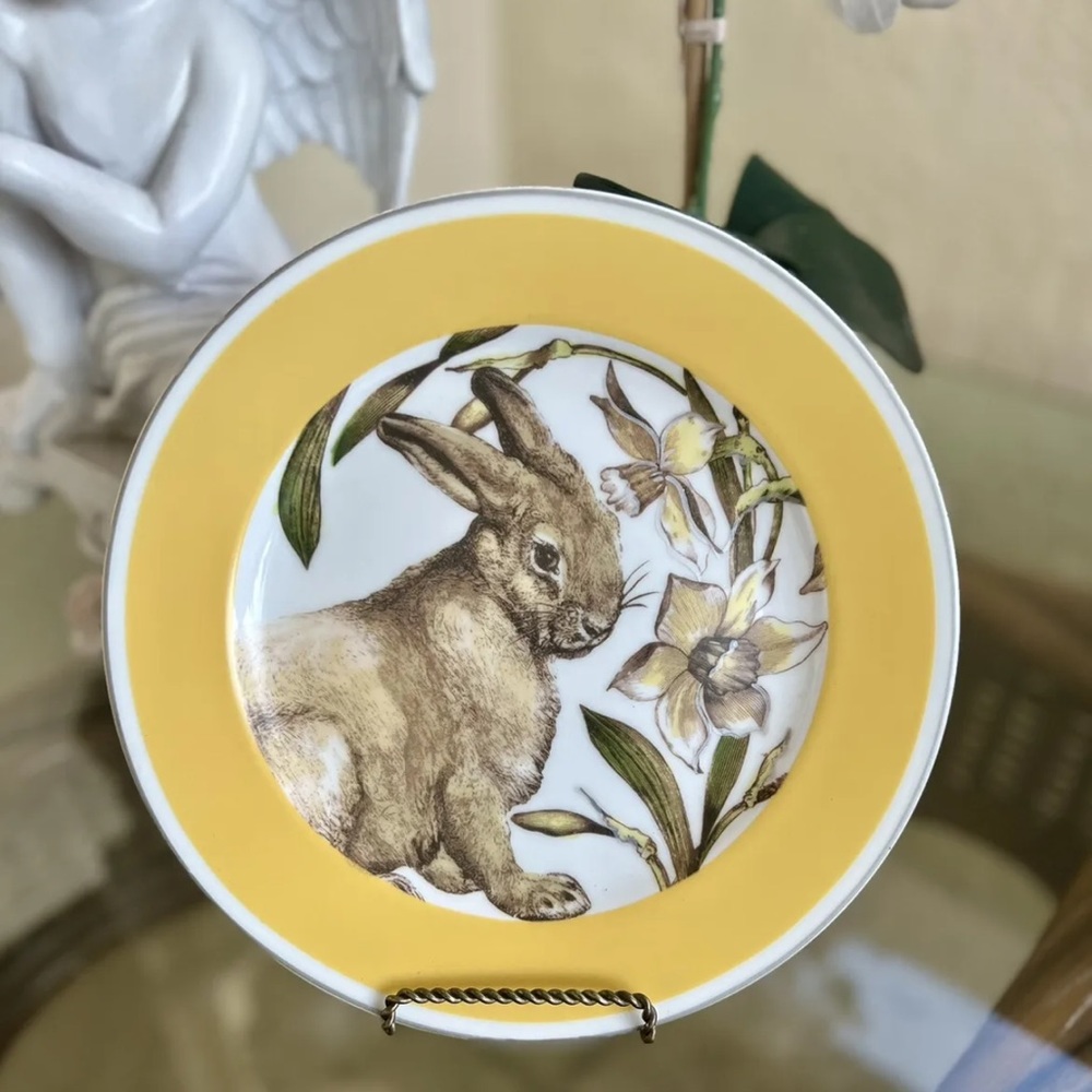 Williams Sonoma Spring Garden Bunny Rabbit 9" Yellow Trim Plate